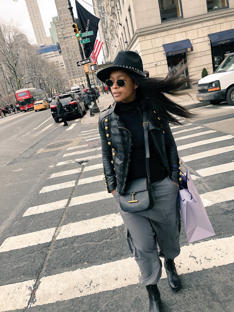 NomzamoMbatha's tweet photo. Not to self: invest in leather gloves. 
🗽 🍎 https://t.co/zZ1AXOuRcu