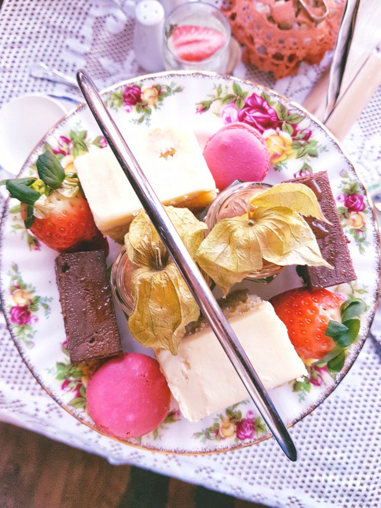 ManchesterMummy's tweet photo. New Post: What better way to celebrate your birthday than with a surprise trip to the @DeardenTeaRoom? Naturally we had the afternoon tea, it would have been rude not to! 😉🍰 https://t.co/U0PD6D0s1P #afternoontea #Foodie #Manchester #Lancashire https://t.co/hCFPJ5HBVx