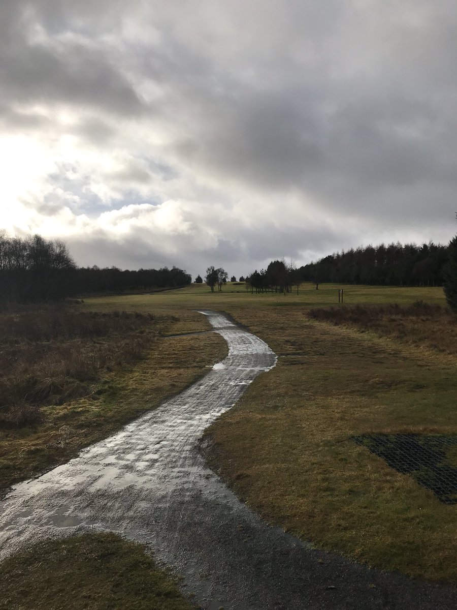 Gales what gales ... winter course in operation 🏌️