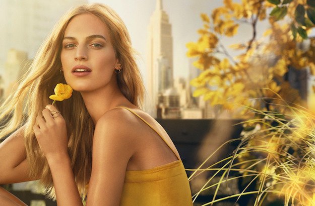 AffiliateCartek's tweet photo. #COSMOWin | Irresistible. Intoxicating. Addictive. It’s the DKNY #nectarlove fragrance 🐝 Enter here to win a fragrance hamper: https://t.co/0it2fVeq9r https://t.co/y2W8QE0YrD