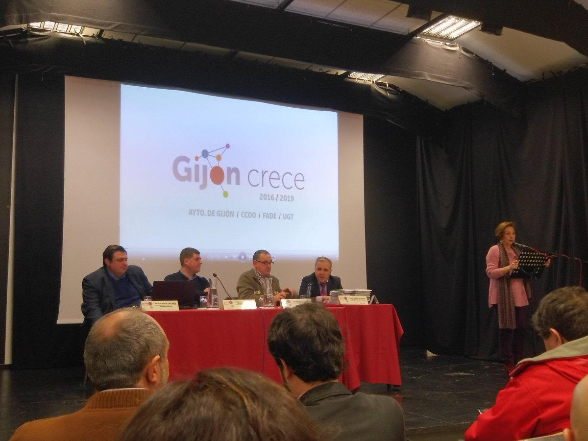 AnaAlvarezRoz's tweet photo. Hoy nuestros #valientes de Gijón reciben el diploma por su participación e implicación en @eravalientes de la mano de @empleo_gijon Gracias al @AytodeGijon por sumar fuerzas con nosotras 😉💪 https://t.co/LFTJq38AHN