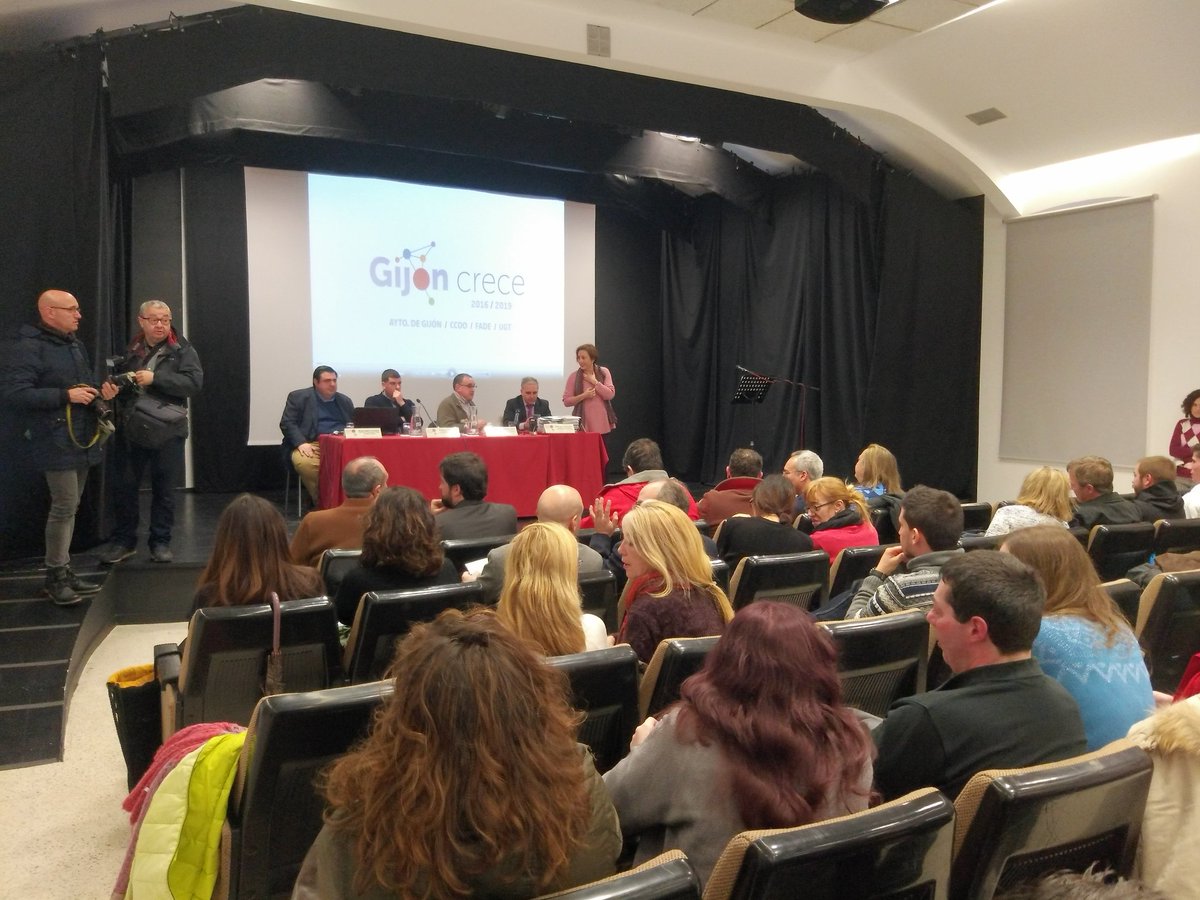 AnaAlvarezRoz's tweet photo. Hoy nuestros #valientes de Gijón reciben el diploma por su participación e implicación en @eravalientes de la mano de @empleo_gijon Gracias al @AytodeGijon por sumar fuerzas con nosotras 😉💪 https://t.co/LFTJq38AHN