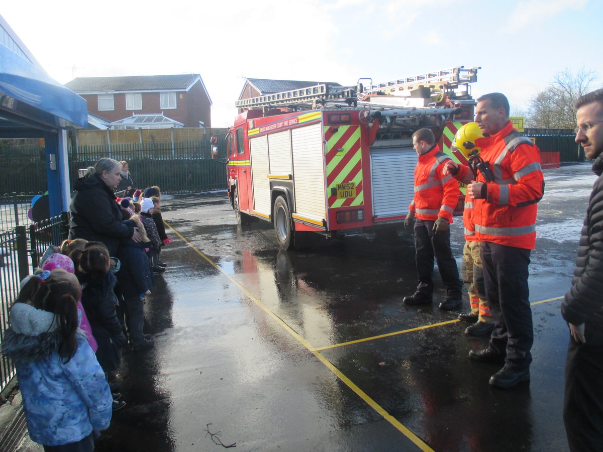 dove_shell_fed's tweet photo. Reception Class have had some very important visitors today. We learnt who we need to call when there is a fire and the special number we need to ring. Thank you @manchesterfire team! #DSF #DSFStJames #DSFStJRec https://t.co/J3IW7pY1se
