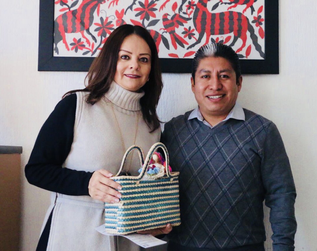 Nuvia_Mayorga's tweet photo. Visité en @cdeprihidalgo al Lic. Erick Guerrero Bautista, Titular de la Secretaría de Acción Indígena con quien platiqué. https://t.co/dF8nnE2XPR