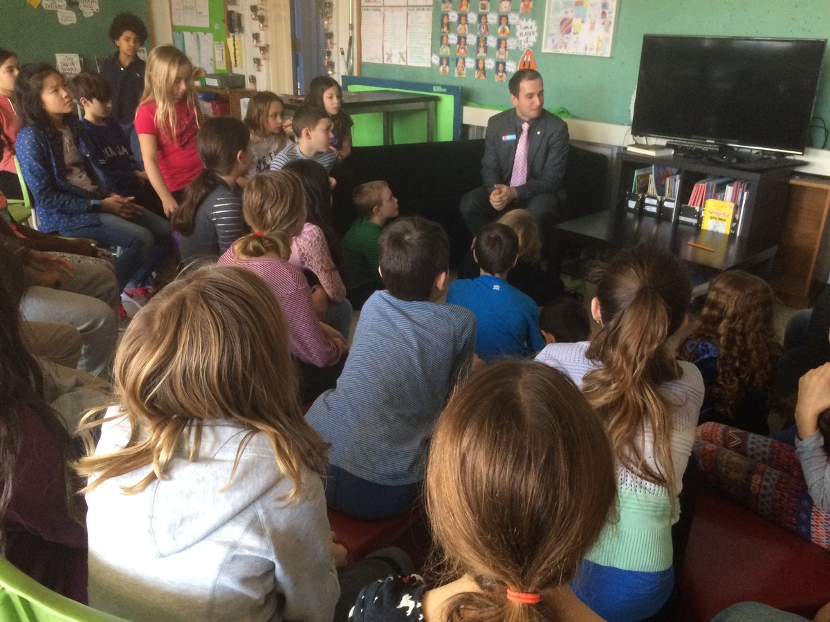 Excited to have <a href="/FabienPan/">Fabien</a> our @TLPCanada Business Partner join us this afternoon and students are excited to learn about him through various icebreaker activities <a href="/tdsb/">Toronto District School Board</a> #mcmbizday