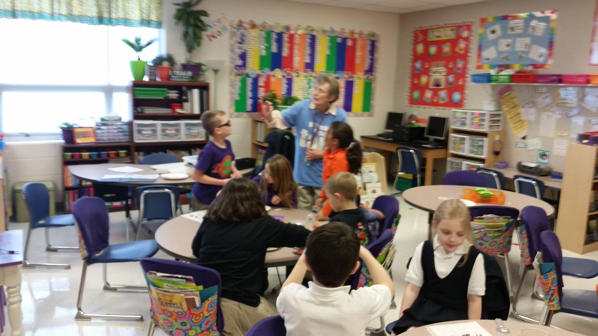 rweihe212's tweet photo. Ss learning about Earth materials and drinking water with the LWC.@FarmerDragons https://t.co/plqQkgHFqj