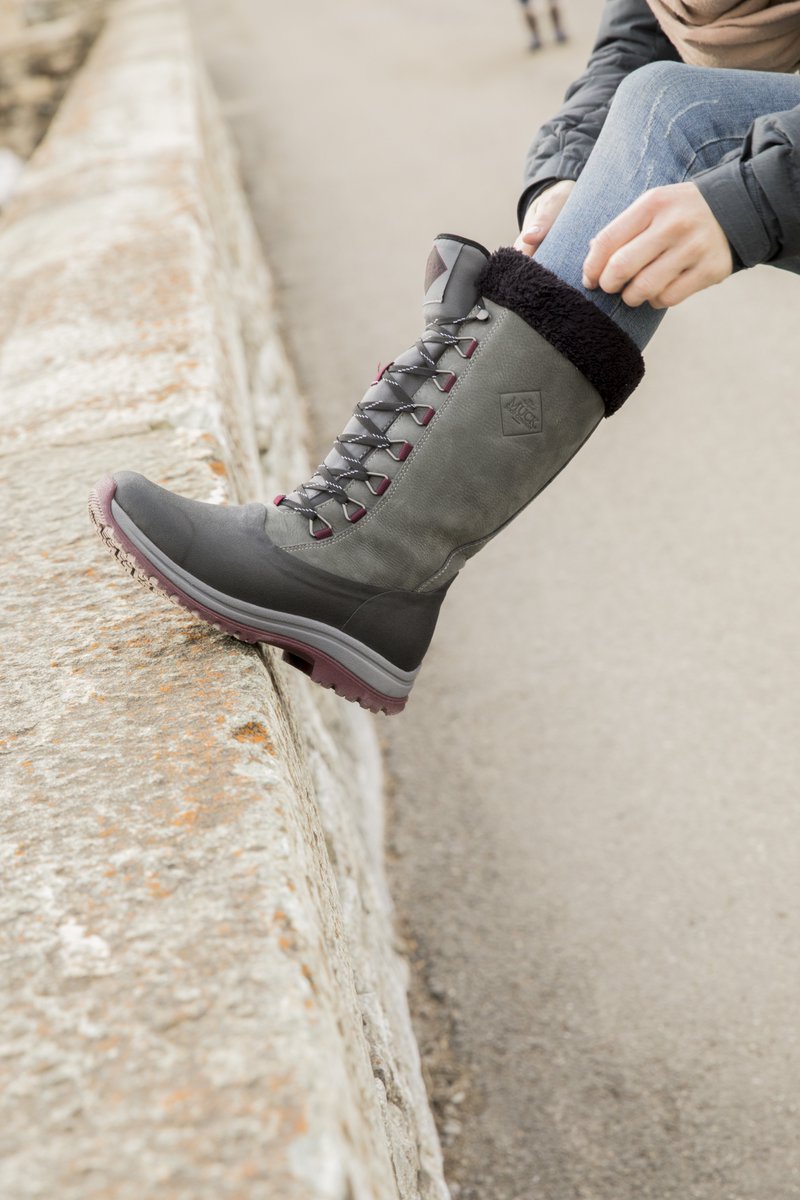 MuckBootEU's tweet image. Tie up this Tuesday with the Arctic Lace-up Tall. #MUCKIN bit.ly/2m7y26G
