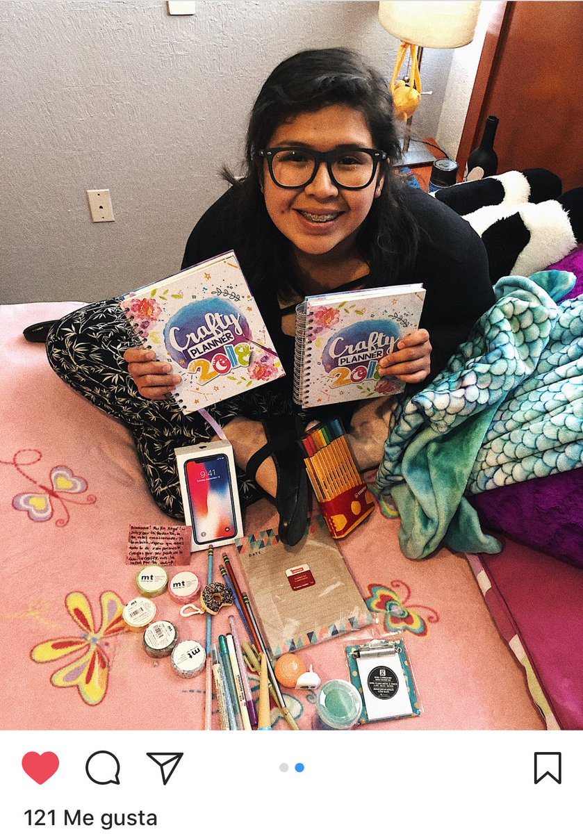 craftingeek's tweet photo. También ayer Diana Piki porfin recibió su premio con el IphoneX, la #CraftyPlanner y todas las demá cositas, me encantó su foto!!! 💜💜💜💜
Le mandé 2 Crafty Planner para que pueda compartir con su mejor amiwi 😝
Gracias a todos por participar en el #CraftySorteo 🌈 https://t.co/TcesDlGbes