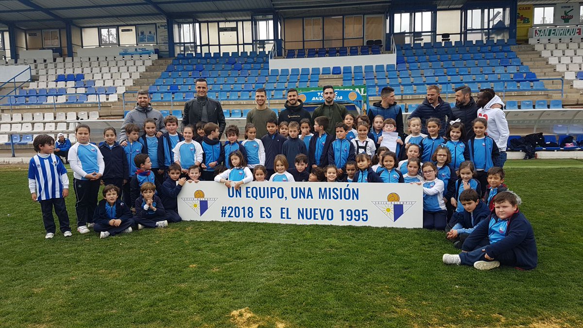 ecijabpe's tweet photo. Esta mañana nos lo hemos pasado en grande con la visita de los peques del colegio @SalesianasEcija. Hemos aprendido que es importante hacer deporte⚽️, seguir una dieta saludable🍎, y sobre todo, jugar y pasarlo bien👍.
¡No hay que perder al niño que llevamos dentro! https://t.co/maKj1O0RWn
