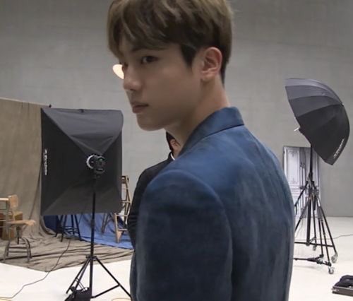 It's hard to look at other faces when i only want to see mine ✨

Joonie çevirisiyle~ ㅋㅋ