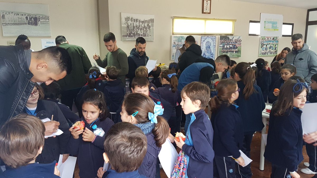 ecijabpe's tweet photo. Esta mañana nos lo hemos pasado en grande con la visita de los peques del colegio @SalesianasEcija. Hemos aprendido que es importante hacer deporte⚽️, seguir una dieta saludable🍎, y sobre todo, jugar y pasarlo bien👍.
¡No hay que perder al niño que llevamos dentro! https://t.co/maKj1O0RWn