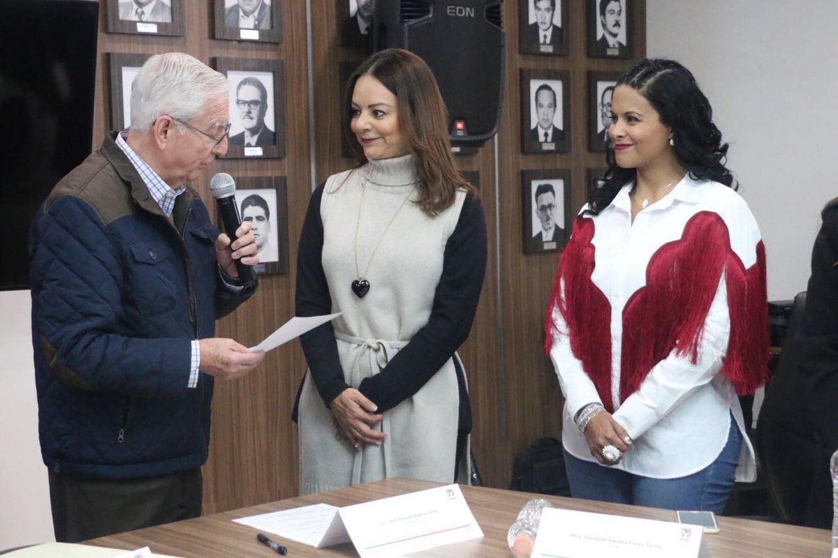 Nuvia_Mayorga's tweet photo. Acudí este día ante el órgano auxiliar de la Comisión Nacional de Procesos Internos, en #Hidalgo, a entregar la documentación para mi registro de precandidatura para el Senado, cuyo Titular es Gonzalo Badillo. https://t.co/XYZbhS1o6Y