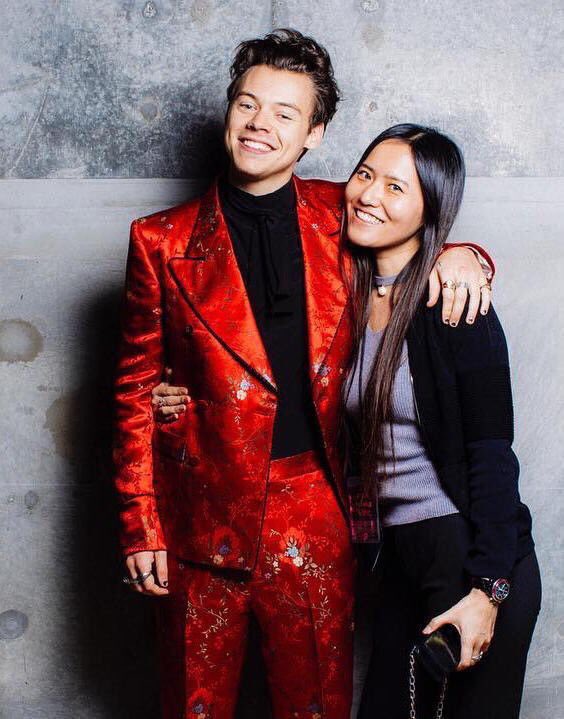 HSDailyFR's tweet image. #NEW | Harry avec holarena en backstage de son concert au Japon. 

8 Décembre 2017