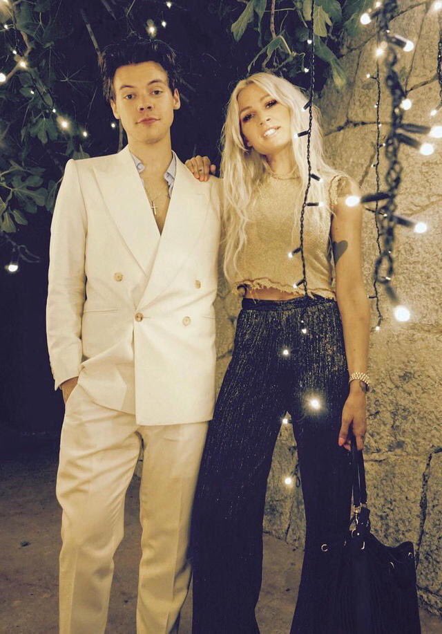 HSDailyFR's tweet image. #IG | Lou Teasdale a posté cette photo avec Harry: 

"Harry birthday boss man best friend xxx ❤️"