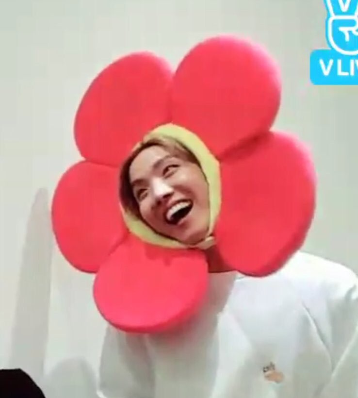 ARMYPLS_VOTE's tweet photo. 안녕히 주무세요! #BestFanArmy #BTSARMY #iHeartAwards @BTS_twt https://t.co/eV2YA7Mbpp