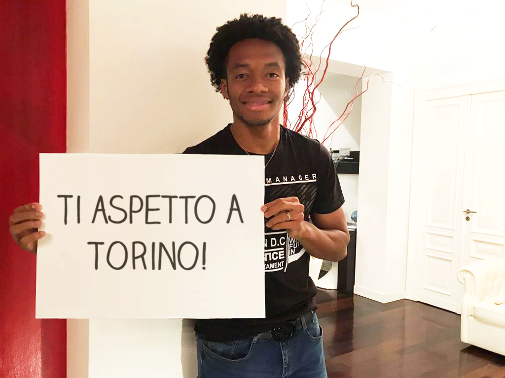 wishraiser's tweet photo. Juan @Cuadrado ha una sorpresa per te! 🔥
Tu e un amico ospiti del campione bianconero a Torino per CENARE con lui e assistere alla sfida contro il Napoli dai suoi posti VIP! Pronto? ⚪️⚫️
Scopri ORA la campagna e sostieni @FundaJCuadrado -> https://t.co/daco64Jfpb https://t.co/tk47CrXSXX