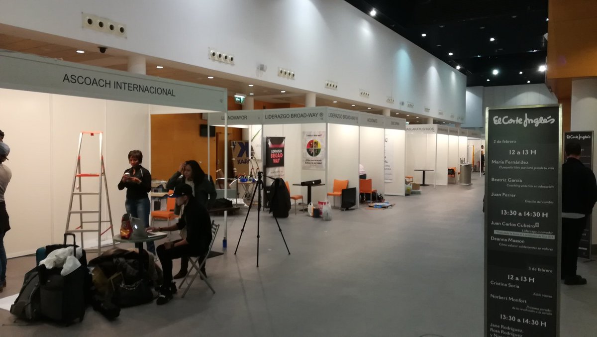 daviddelgadoj's tweet photo. Ya latiendo y a punto de respirar #Expocoaching18 se prepara para deslumbrar con @coachingaround @cxvalores @CrearteCoaching @microempresas @DarteFormacion @ASESCOcoaching @TodoNetworking @Liderbro y muchos más... https://t.co/M0J0gpYQwi