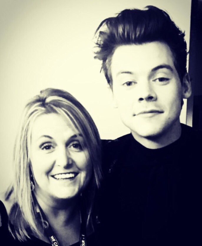 HSDailyFR's tweet image. #IG | Sandra Meighan a posté cette photo avec Harry:

"Harry birthday handsome, have a fab day H. Xxxx"