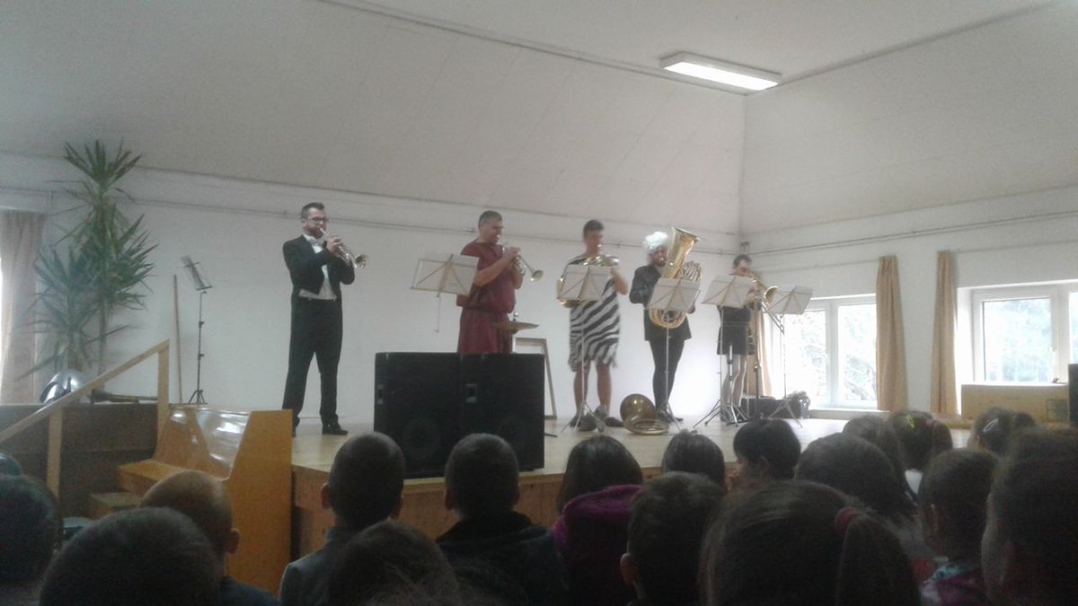 Gyorsovenyhaz2's tweet photo. A győrsövényházi negyedikesek is ott voltak a Savaria fúvósegyüttes koncertjén. Fotók!
https://t.co/2lCvPey5w6
#Győrsövényház #Enese #iskola #koncert https://t.co/yKyzg6GrjW