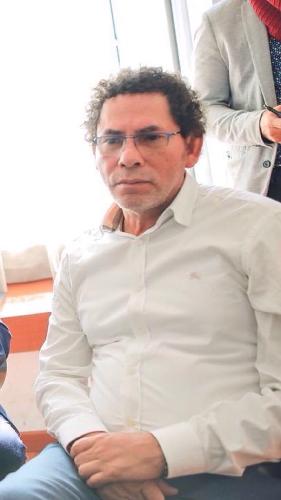 GabrielSantosCD's tweet photo. Que f��cil que es ser comunista con camisa de 400 dólares. Ellos no apoyan el pueblo, lo quieren exprimir. https://t.co/e5kYON42bQ