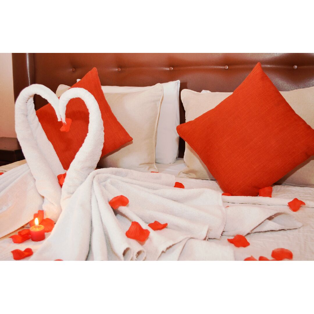 vertigo_hotel's tweet photo. Nada como un ambiente cautivador para que disfrutes de una velada romántica sin un motivo más que especial, solo ven y disfruta en la cima del placer!!!
.
.
#chile #santiago #baquedano #swingers #hot #hotel #amor #hoteles https://t.co/Zg6DMlH5FQ
