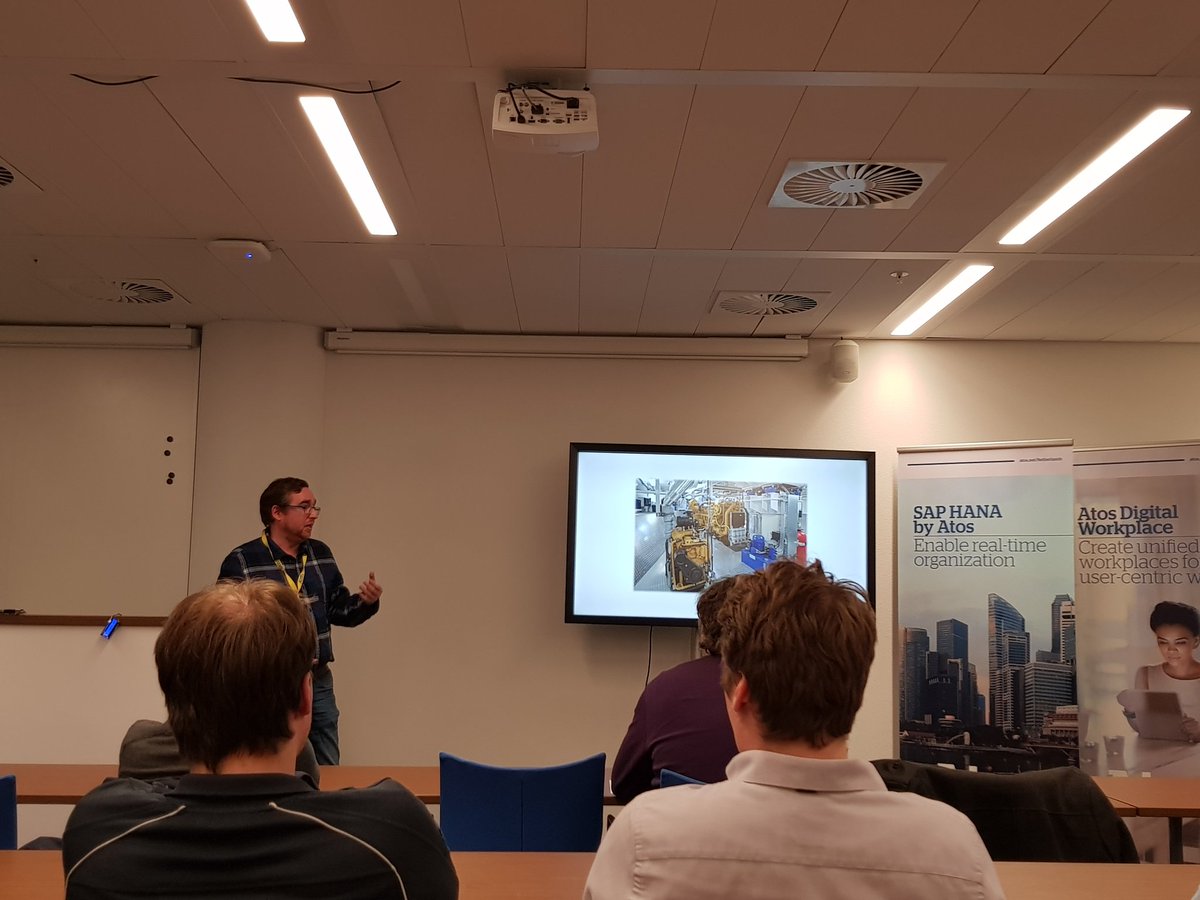 remcoploeg's tweet image. @egrootenboer gestart met zijn IoT sessie in schepen! #azureiotcommunity @Azure_IoT_Com