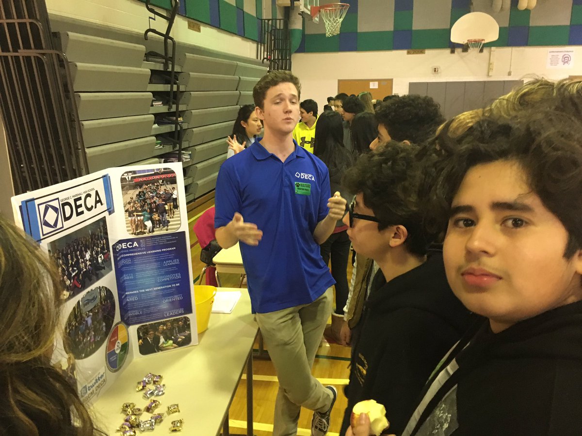 RljamesRon's tweet photo. Another exciting and fun filled day @kilmercougars we appreciate having our Marshall Pyramid 6th grade teams visit classrooms. We also appreciate having our former students host the Marshall Activities Fair...lots of smiling faces! https://t.co/Jpin11AcSN