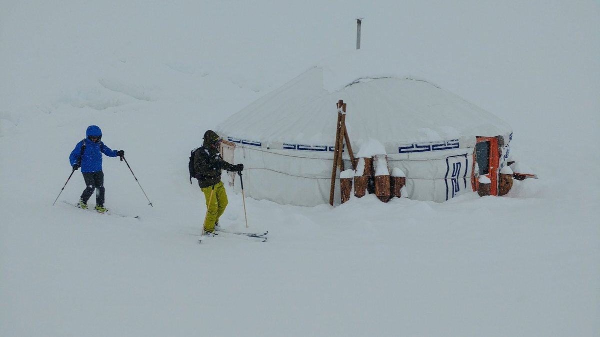 guidespacekilly's tweet image. Si le mauvais temps vous a pesé, si vous avez eu le sentiment d&apos;avoir fait du mauvais ski, c&apos;est que vous n&apos;avez pas eu la chance de skier avec un guide expérimenté... 😎☺😊❄