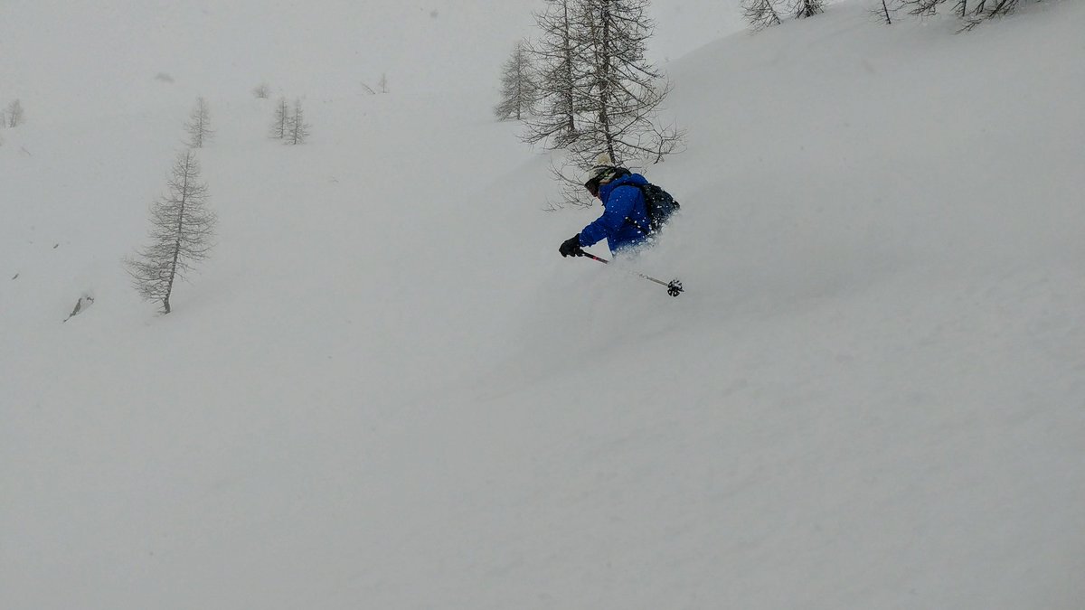 guidespacekilly's tweet image. Si le mauvais temps vous a pesé, si vous avez eu le sentiment d&apos;avoir fait du mauvais ski, c&apos;est que vous n&apos;avez pas eu la chance de skier avec un guide expérimenté... 😎☺😊❄