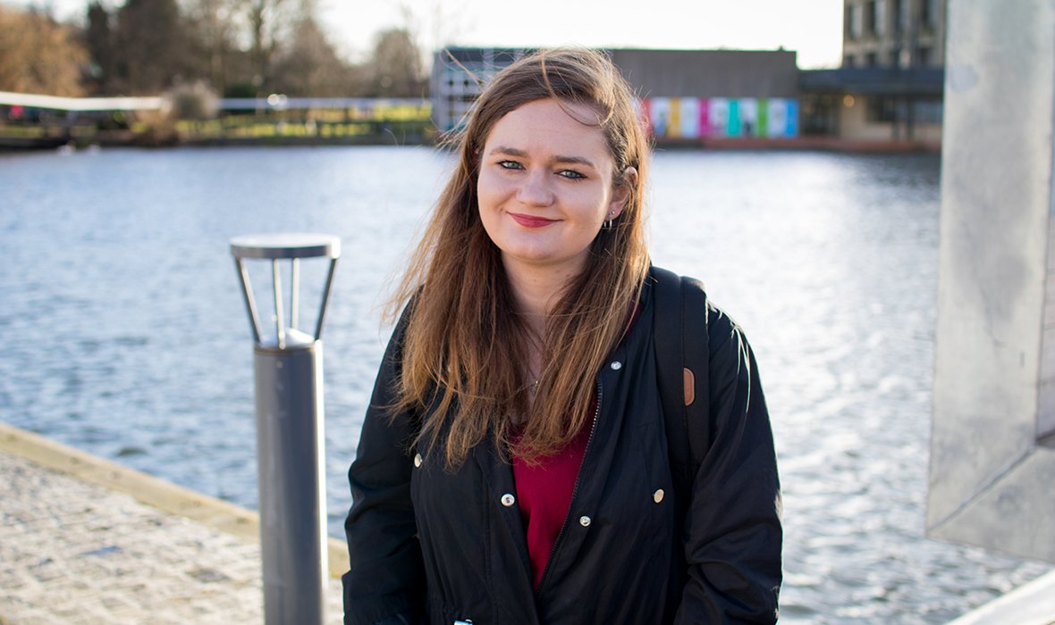 UniOfYork's tweet photo. "I think it’s really good and important to expand your boundaries – studying abroad or doing a full course abroad is a great way of doing that." - meet @FulbrightPrgrm Scholar Colleen: https://t.co/ph6iXnjXIM #HumansOfYork #WeAreInternational #YorkisGlobal @UoYGlobal https://t.co/UgTOXBbcDB