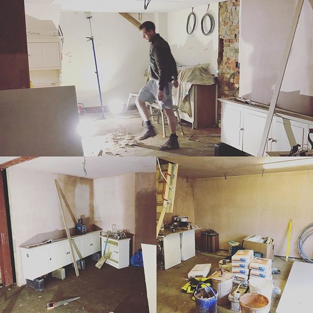 ZoePriceInt's tweet image. It’s all about paint colours today in Wiggington, 16 rooms discussed and selected, walls knocked down and plastered, looking forward to seeing the finish results in the summer 👩🏽‍🎨 @zoepriceinteriors #paintselection #paint #farrowandball #modern #con… ift.tt/2BJI9nU