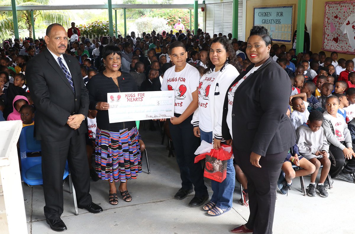 bisbahamas's tweet image. Dr. the Hon. Duane Sands, Minister of Health, and a cardio-thoracic and vascular surgeon -- addressed an assembly of Eva Hilton Primary School students on Wednesday, January 31, on the subject of heart health.  

#OfficialSource