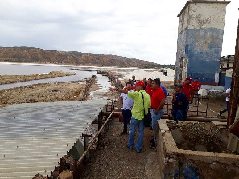 joseescorihuela's tweet photo. Por instrucciones del Gob @EdwinRojasM el equipo de @SucrexVe se trasladó a la Península de Araya a inspeccionar para REPOTENCIAR nuestra Industria Salinera #ENASAL #SucrePotencia #VamosNico https://t.co/iO1R2rFRci