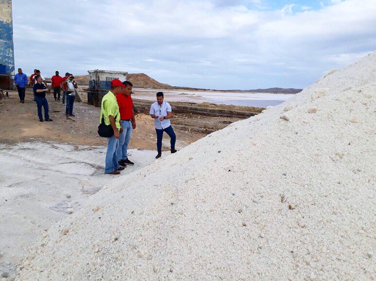 joseescorihuela's tweet photo. Por instrucciones del Gob @EdwinRojasM el equipo de @SucrexVe se trasladó a la Península de Araya a inspeccionar para REPOTENCIAR nuestra Industria Salinera #ENASAL #SucrePotencia #VamosNico https://t.co/iO1R2rFRci