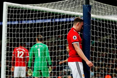 Barcelonafunny's tweet photo. Best English team right now is ________ ?
Last night:
@ChelseaFC Football Club lose 3-0 to @afcbournemouth.
@SpursOfficial Hotspur beat @ManUtd United 2-0.
@ManCity cruise past @WBA Brom 3-0 https://t.co/5e74ek4ZNI