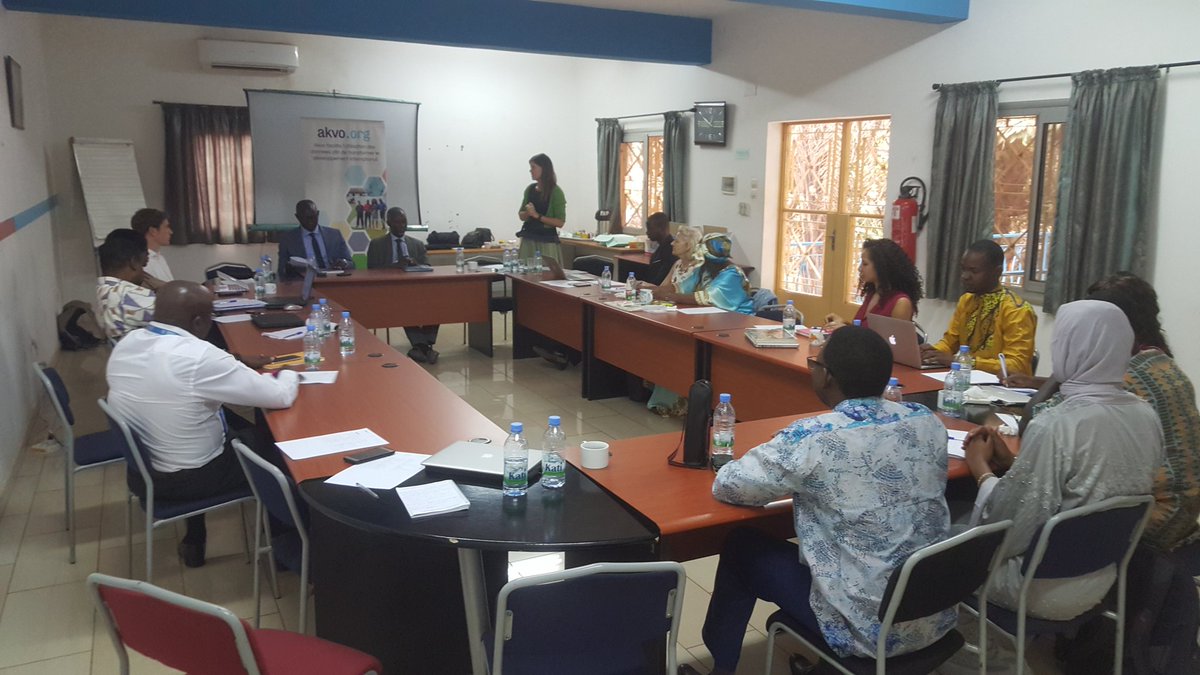 bisangare05's tweet photo. Très instructive Causerie /débat sur l'aide et la coopération internationale :enjeux et solution organisée par @AkvoWestAfrica https://t.co/pmJTLfZj9n