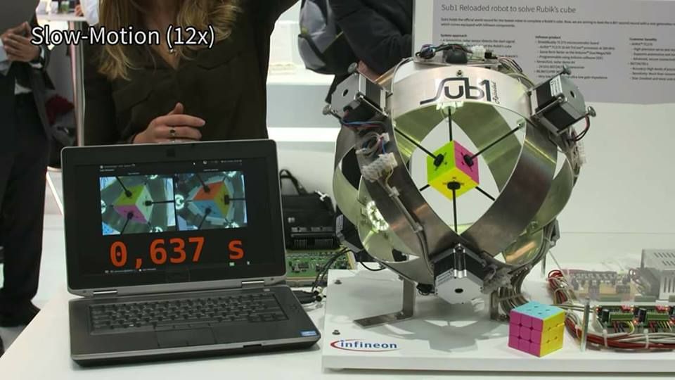 LiveBrainBlog's tweet image. השיא האנושי בפתירת קובייה הונגרית שייך לפליקס זמדקס והוא עומד על זמן פסיכי של 4.73 שניות! אבל זה עוד כלום לעומת השיא העולמי האמיתי. 
הכירו את ה&quot;Infineon&apos;s Sub 1 Reloaded&quot;, המכונה שמסוגלת לסדר את הקובייה במהירות בזק של פחות משניה!
איך זה עובד? תראו בעצמכם: buff.ly/2E30VvQ