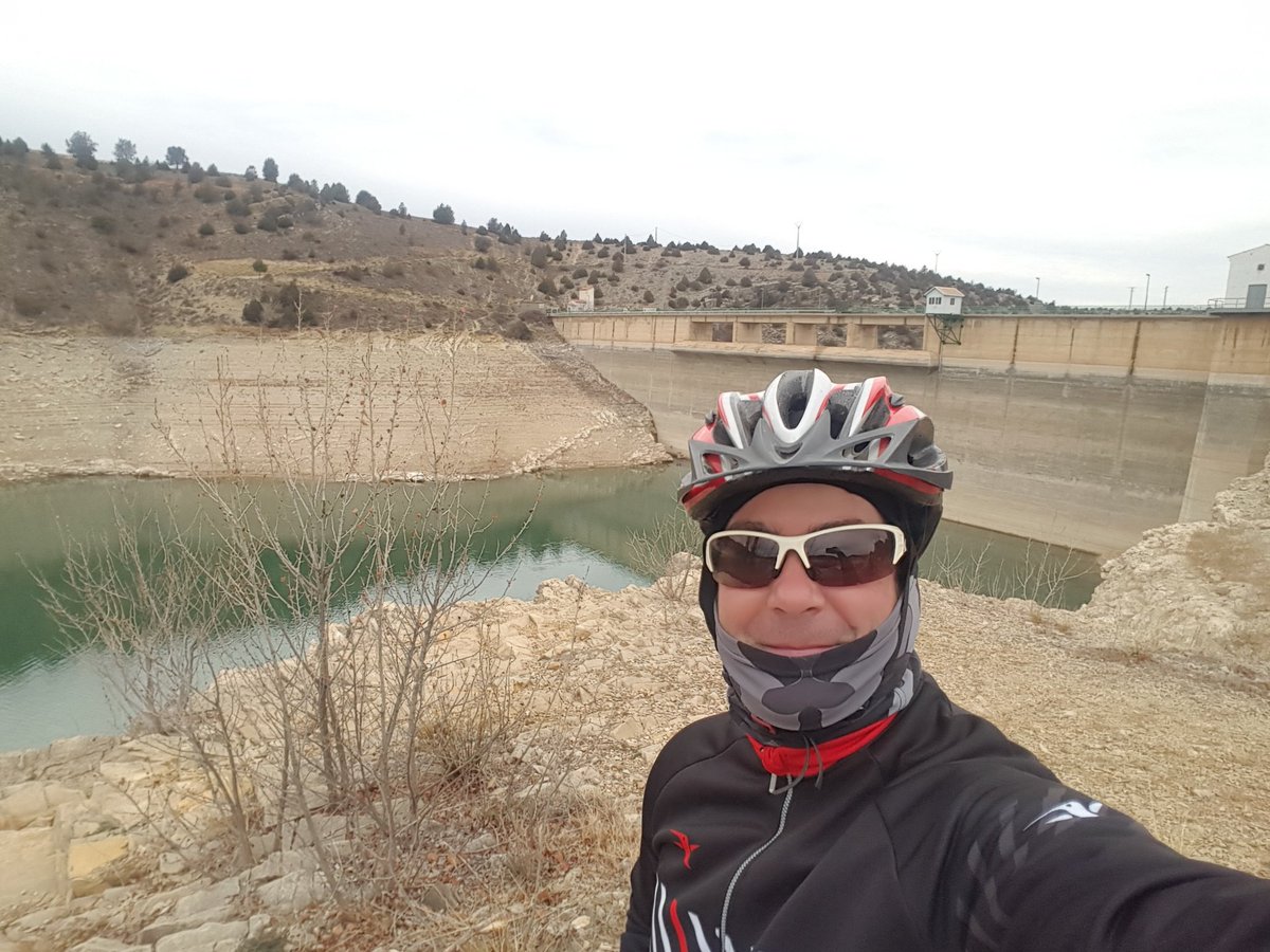 LopezJuste's tweet photo. Ruta para soltar piernas y sobre todo relajación.
#BICITERUEL #LONGANAS #FlowerCyclingWear #TERUEL https://t.co/fI2UN4htY5