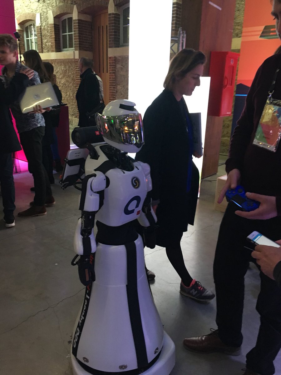 We Network tweet media