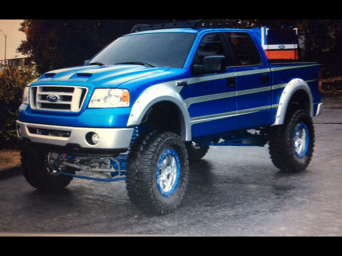 F-150 Award winning build we did for SEMA!! 
#ford #f150 #liftedtrucks #customtrucks #weldxtwheels #axaltafinishes #magnaflow #danaaxles #4x4 #custombuilt #solidaxleconversion