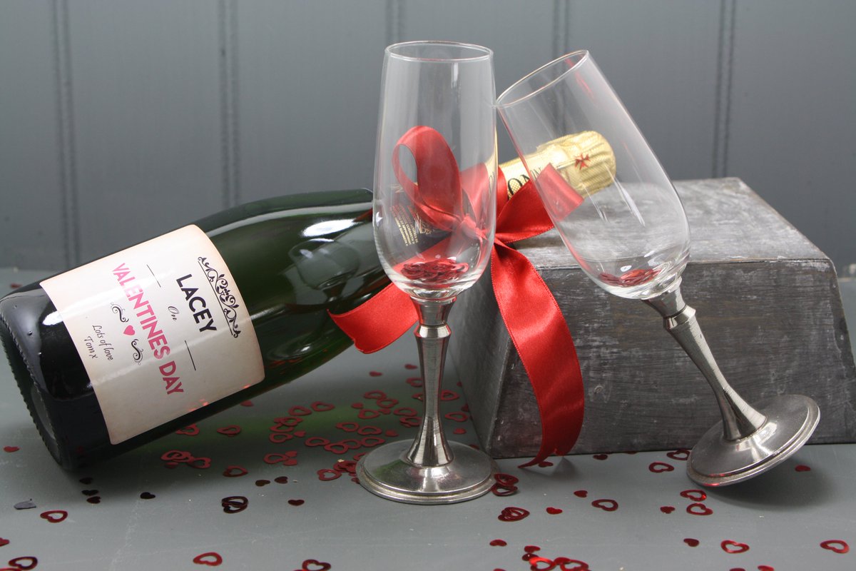 ChampagneStore's tweet image. Perfect valentines gifts, one of our personalised valentines orders ready to be despatched  
personalisedchampagnestore.com/personalised-c…