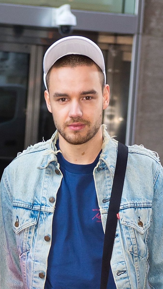 whateveralena's tweet image. i’m really sorry @LiamPayne but you just keep looking like gifs every day recently, it’s so funny😂💜