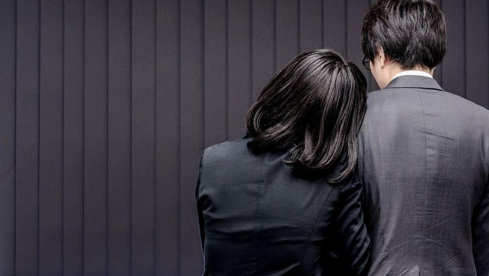 #Businessowners must have a system in place for handling office romances. It is essential to maintain high productivity and employee engagement. linksins.co/2rH4oeg