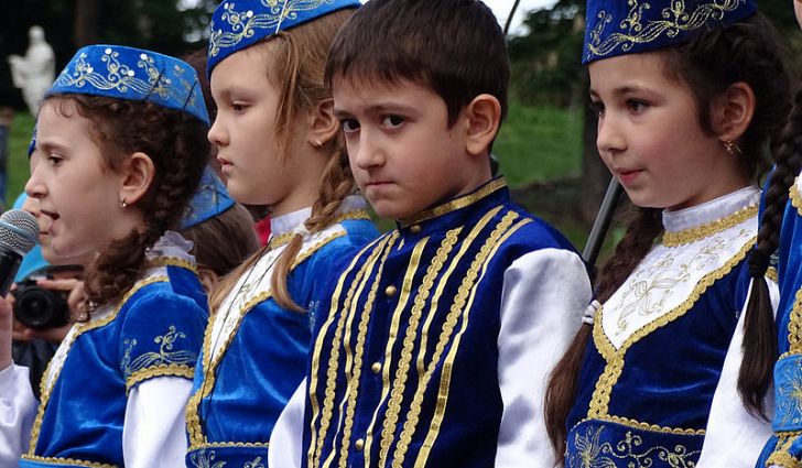 землю крымским татарам. набеги крымского ханства на русь. землю крымским татарам. набеги крымских татар на русь. крымскотатарский флаг.