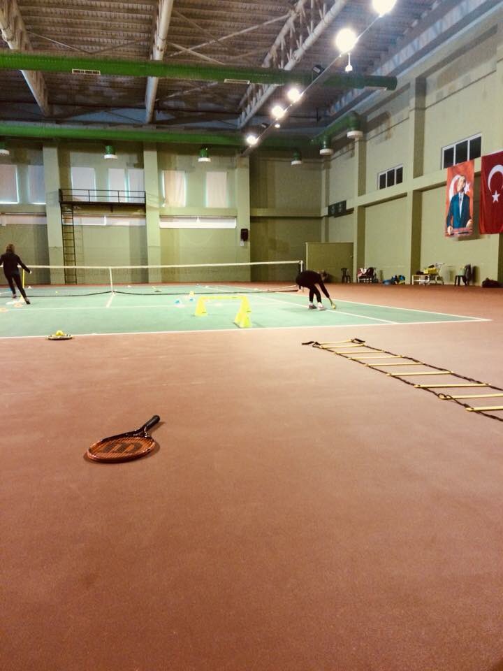 GSB_Mersin's tweet photo. Tenis Antrenmanları yoğun katılımla Tenis Kompleksi açık ve kapalı kortlarda devam ediyor @farukozcelikgsb @mehbaykan https://t.co/nXJu0qefSt