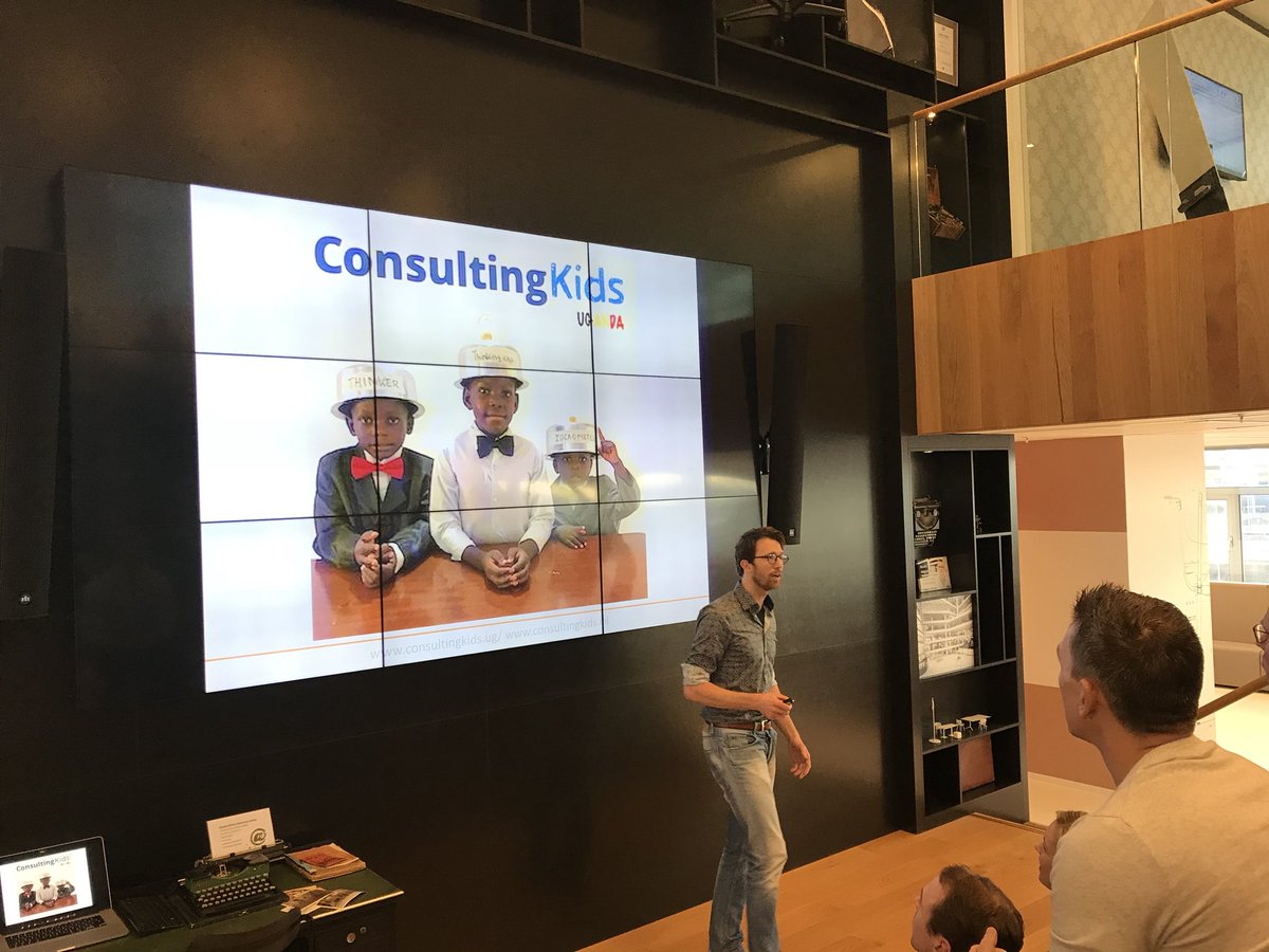 WorkspaceIOT's tweet photo. Leendert-Jan van @ConsultKidsUG deelt hoe de onbevangen en creatieve kijk van basisschoolkinderen te benutten om te komen tot verfrissend leuke ideeën voor de uitdagingen en toepassingen van IoT #WorkspaceIoT https://t.co/ae4Y4Q3yNq