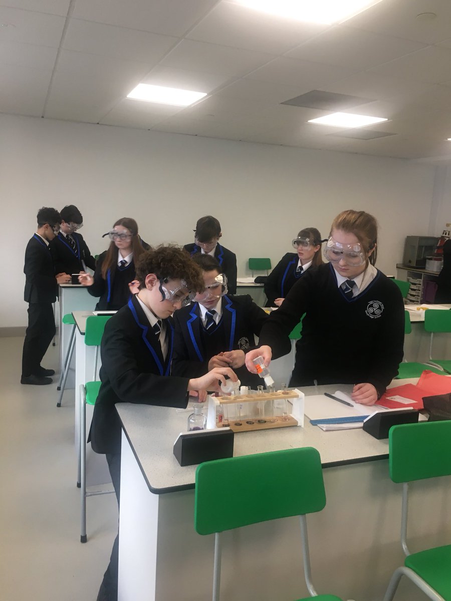 Testing substances with red cabbage indicator!