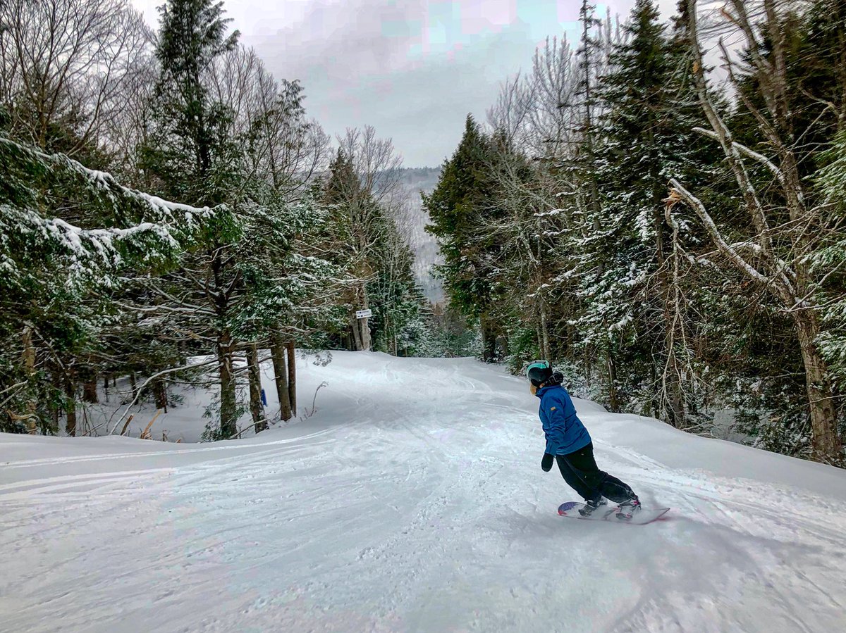 SkiWentworth's tweet photo. If your not here, you should be!The conditions are sweeeeet on the Feffie! Looking like a mix of groomed and ungroomed trails. #keepsnowing https://t.co/rhtizmDvk8