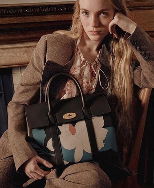 SelectModelMgmt's tweet photo. You can never go wrong with a little @mulberryengland bag 😉 @LucanGillespie proves this is true in the new Mulberry campaign shot by @billy_ballard 🎥 #SelectWomen #Mulberry #LucanGillespie https://t.co/OArzMAswCj