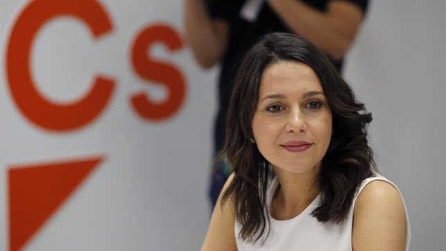 DesInfoCAT's tweet photo. ENTREVISTA | Inés Arrimadas: “Estoy empezando a sospechar que la huelga feminista esconde ideología feminista detrás” https://t.co/AvZP7XlvHO